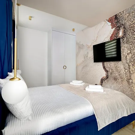 Comfortable 2-room Apartment, Indoor Pool Apartment *